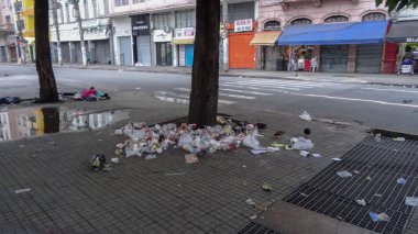 San Paolo, Brasil'de büyük ve gürültülü bir şehirdir.