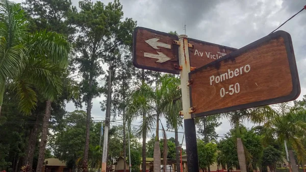 Puerto iguazu ist eine stadt in argentinien, in der nähe der wasserfälle — Stockfoto