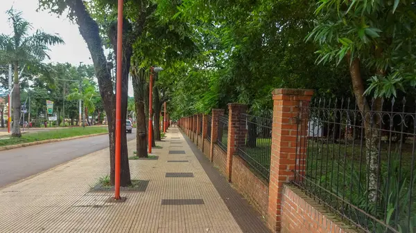 Puerto Iguazu je město v Argentině, blízko vodopádů — Stock fotografie