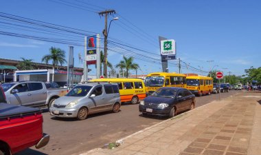 Ciudad del Este Paraguay şehrinde bir alışveriş şehridir.