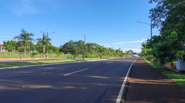 Ciudad del Este è una città dello shopping in Paraguay — Foto Stock