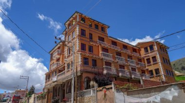 Bolivya'da Titicaca gölü ve Copacabana şehri