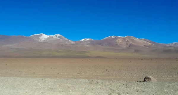 Planalto Altiplano com natureza muito atípica na Bolívia — Fotografia de Stock