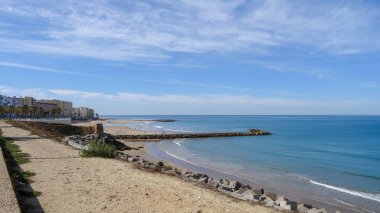 Cadiz İspanya 'nın güneyinde çok eski bir şehirdir.