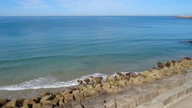Cadiz İspanya 'nın güneyinde çok eski bir şehirdir.