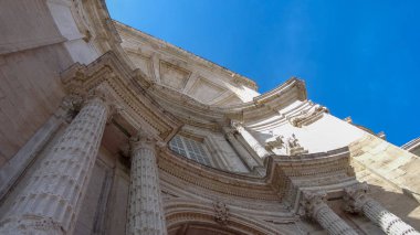 Cadiz İspanya 'nın güneyinde çok eski bir şehirdir.