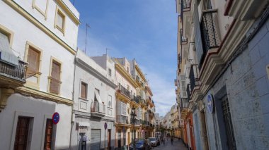 Cadiz İspanya 'nın güneyinde çok eski bir şehirdir.