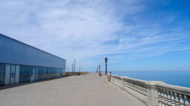 Cadiz İspanya 'nın güneyinde çok eski bir şehirdir.