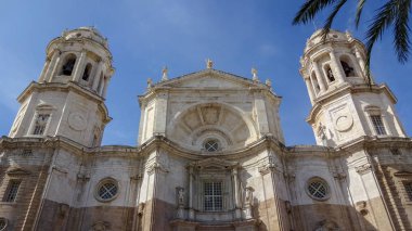 Cadiz İspanya 'nın güneyinde çok eski bir şehirdir.