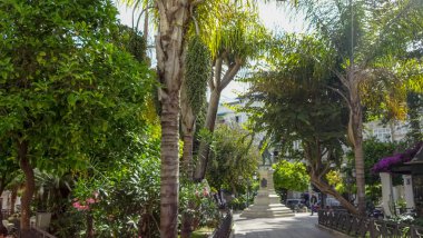 Cadiz İspanya 'nın güneyinde çok eski bir şehirdir.