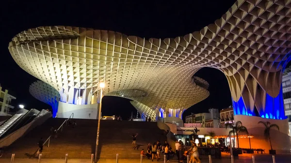 Metropol Parasol é uma construção moderna incomum em Sevilha — Fotografia de Stock