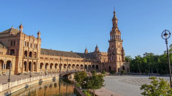 Удивительная площадь Испании, Plaza de Espana en Seville — стоковое фото