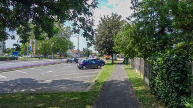 Balatonboglar, Balaton Gölü kıyısında küçük bir tatil köyü.