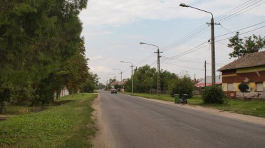 Karcag termal banyosu olan güzel bir şehir Akacliget.