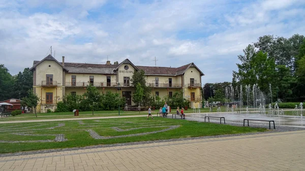 Keszthely je malé letovisko na břehu jezera Balaton — Stock fotografie