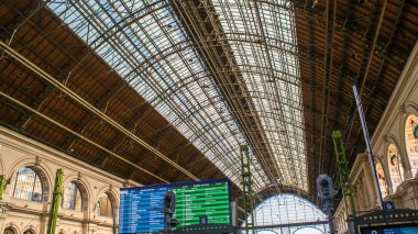 Budapeşte Macaristan 'ın başkentidir, güzel bir şehir.