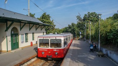 Budapeşte Macaristan 'ın başkentidir, güzel bir şehir.