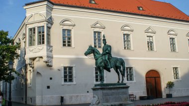 Budapeşte Macaristan 'ın başkentidir, güzel bir şehir.