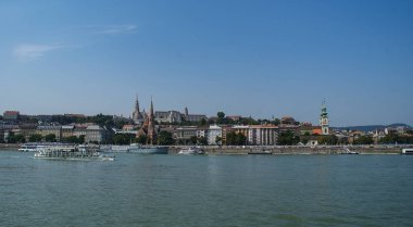 Budapeşte Macaristan 'ın başkentidir, güzel bir şehir.