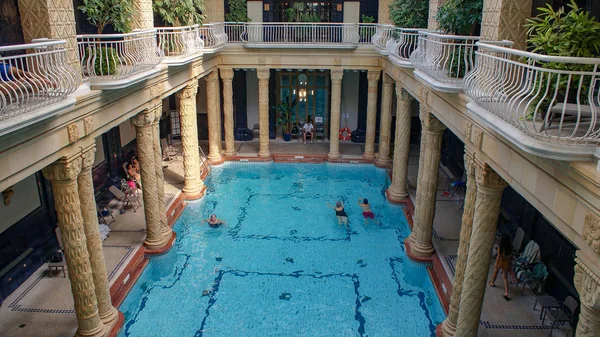 布达佩斯的Gellert温泉浴场是个放松的好地方 — 图库照片