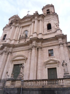 Catania İtalya 'nın Sicilya adasında güzel bir şehirdir.
