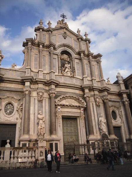 Catania es una hermosa ciudad en Sicilia isla, Italia — Foto de Stock