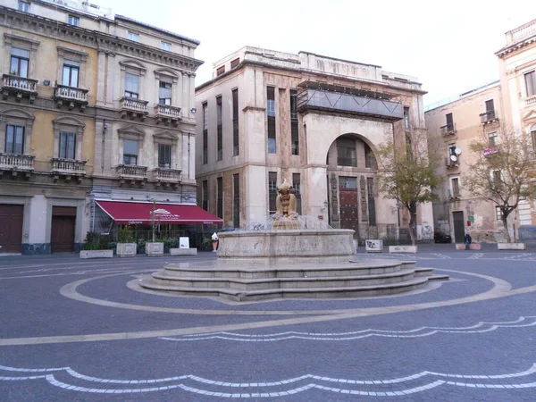 Catania es una hermosa ciudad en Sicilia isla, Italia — Foto de Stock