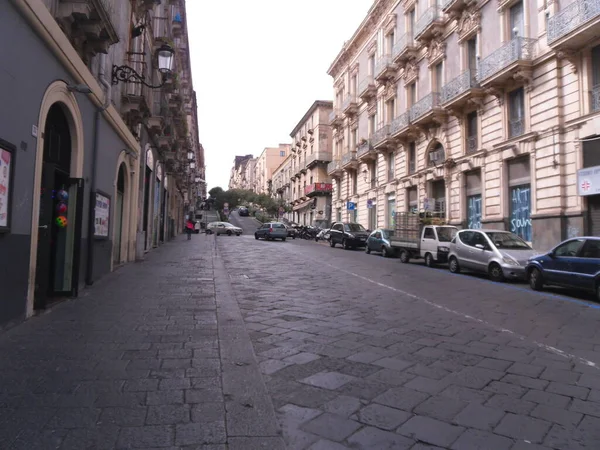 Catania är en vacker stad på Sicilien, Italien — Stockfoto