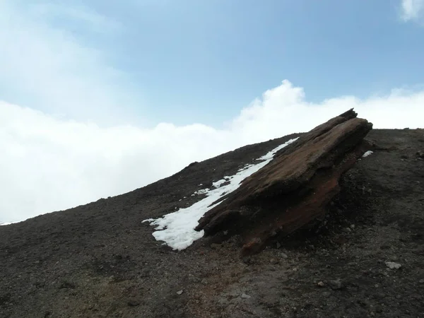 Знаменитый вулкан Этна на острове Сицилия — стоковое фото