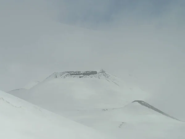 Célèbre volcan Etna sur l'île de Sicile — Photo