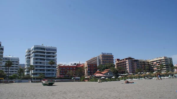 Andaluciai tengerpart: Torremolinos és Benalmadena üdülőhelyek, Spanyolország — Stock Fotó
