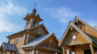 Rusya 'nın Chelyabinsk bölgesinde dinlenmek için harika bir yer. Eski ve yeni evleri, hayvanları ve güzel tarlaları olan Turgoyak köyü..