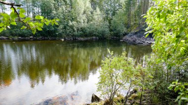 Karelia, Kuzey Rusya 'da çok güzel bir cumhuriyettir. Şelalesi ve eski bir yanardağı olan Girvas Milli Parkı.