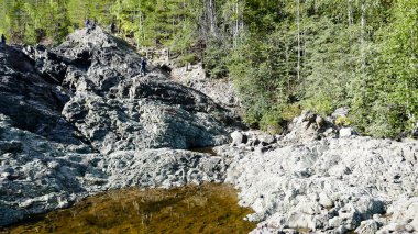 Karelia, Kuzey Rusya 'da çok güzel bir cumhuriyettir. Şelalesi ve eski bir yanardağı olan Girvas Milli Parkı.