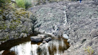 Karelia, Kuzey Rusya 'da çok güzel bir cumhuriyettir. Şelalesi ve eski bir yanardağı olan Girvas Milli Parkı.