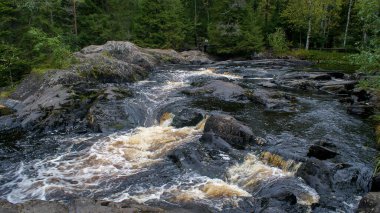 Ruskeala Şelalesi. Kuzey Rusya 'da, Karelia Cumhuriyeti' nde harika bir doğal park. Sortavala 'dan çok uzak değil..