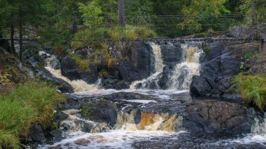 Ruskeala Şelalesi. Kuzey Rusya 'da, Karelia Cumhuriyeti' nde harika bir doğal park. Sortavala 'dan çok uzak değil..