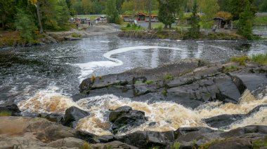 Ruskeala Şelalesi. Kuzey Rusya 'da, Karelia Cumhuriyeti' nde harika bir doğal park. Sortavala 'dan çok uzak değil..