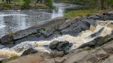 Ruskeala Şelalesi. Kuzey Rusya 'da, Karelia Cumhuriyeti' nde harika bir doğal park. Sortavala 'dan çok uzak değil..