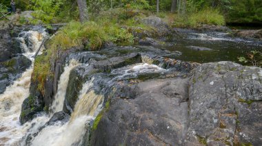 Ruskeala Şelalesi. Kuzey Rusya 'da, Karelia Cumhuriyeti' nde harika bir doğal park. Sortavala 'dan çok uzak değil..