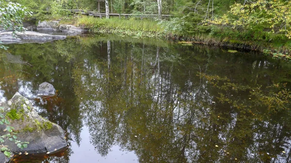 Ruskeala Şelalesi. Kuzey Rusya 'da, Karelia Cumhuriyeti' nde harika bir doğal park. Sortavala 'dan çok uzak değil..