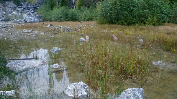 ロシア北だ 渓谷には水が溢れています Ruskeala Park ゴルタ 古代の叙事詩Kalevala — ストック写真