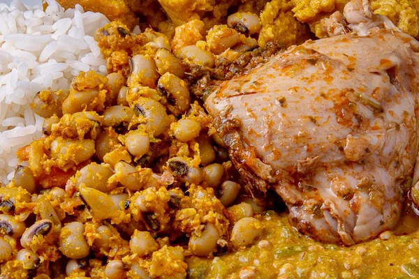 Traditionelles Afro Brasilianisches Gericht Mit Okra Und Getrockneten Garnelen Begleitet — Stockfoto