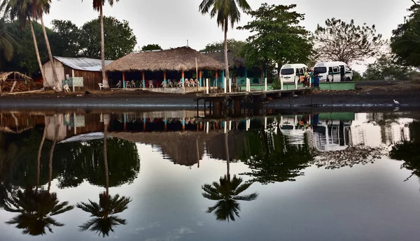 Chapas bölgesine tekneyle git.