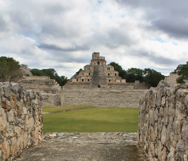 Maya harabelerindeki ana saray