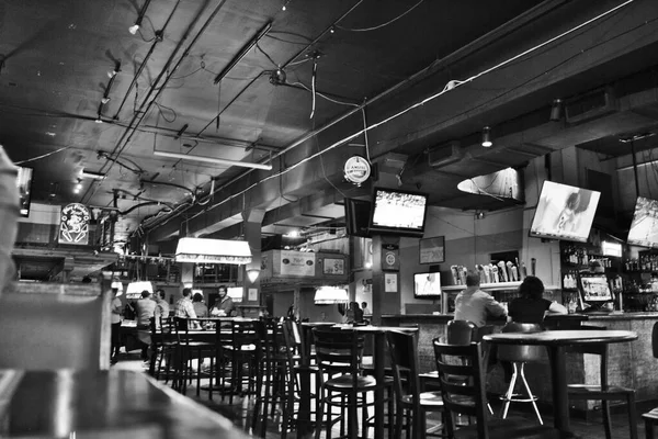 Bir barda basit bir gece.