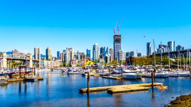 Şehir Vancouver, British Columbia, False Creek giriş--dan açık yaz gününde görülen Kanada manzarası