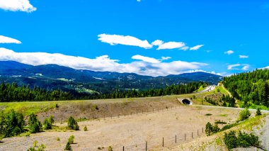 British Columbia, Kanada sahil dağların üzerinden Coquihalla karayolu Coldwater çıkış umut ve Merritt, o arasında yakınındaki dört lane Rüzgarlar