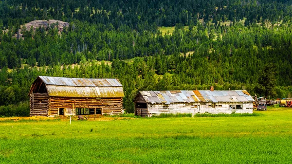 Eski ahır kurmak--dan umut ve British Columbia, Kanada Merriit arasındaki Coldwater yol boyunca grup çiftçi alanı günlükleri