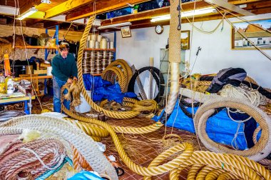 Asırlık teknikleri ve tarihi Hollanda balıkçı köyü Elburg Hollanda kalbinde sergilenen ip yapma işçilik